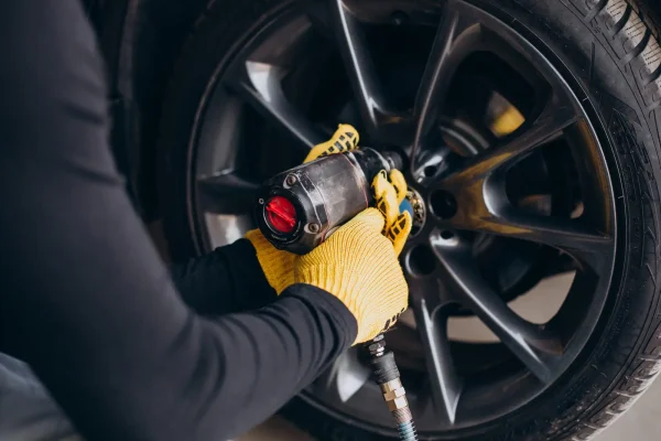 Wheel nut tightening during tyre fitting