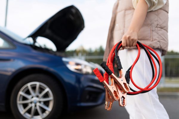 Emergency jump start service for dead car battery